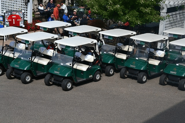 There are lots of different golf carts of different weights - Picture: LRMoore / https://pixabay.com/photos/golf-club-car-cart-golf-cart-golf-197119/