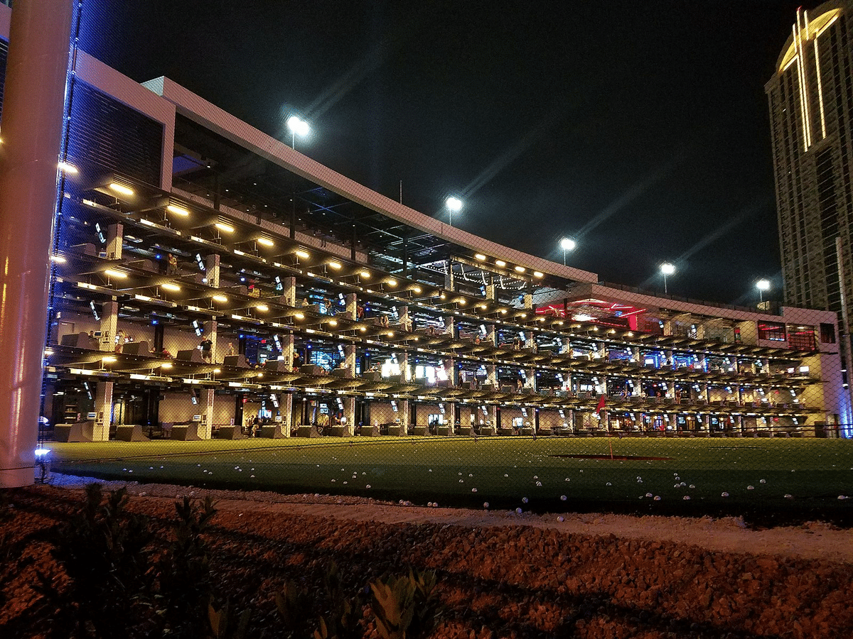 1600px-topgolf vegas tees
