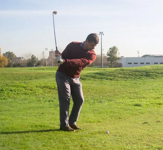 golf backswing rear leg